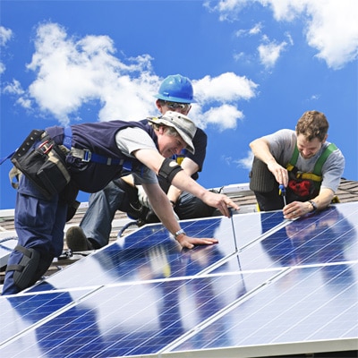 Installation einer Solaranlage am Dach